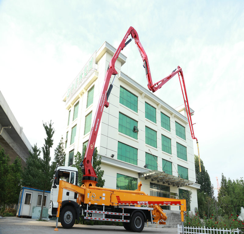 小型混凝土泵車，小泵車，天泵